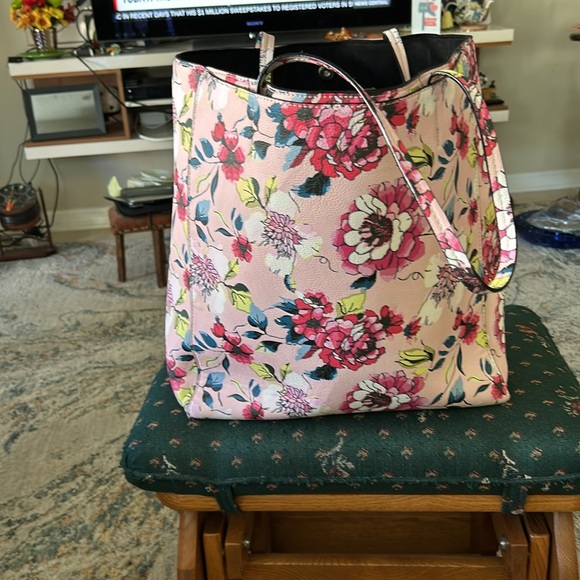 Betsey Johnson large tote floral pink 15 x 15 large Betsey Johnson bow 3 parts - Picture 3 of 9